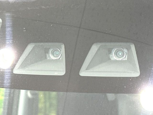 【スマートアシスト】走行中に前方の車両等を認識し、衝突しそうな時は警報とブレーキで衝突回避と被害軽減をアシスト。より安全にドライブをお楽しみいただけます。