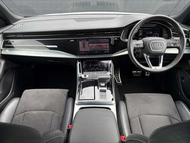 Q855 TFSI クワトロ デビューパッケージ Sライン 4WD