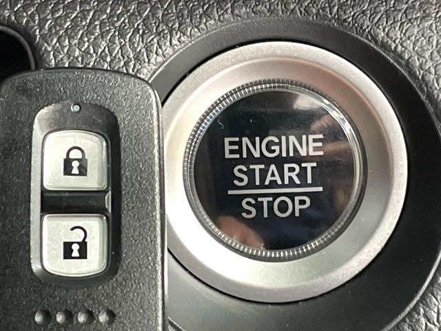�yHonda�X�}�[�g�L�[�z�J�o����|�P�b�g�ɓ��ꂽ�܂܂ł��h�A�̎{���E�������\�ȃX�}�[�g�L�[�𑕔��B�G���W���̃I���E�I�t�����J�M�����o���K�v����������Ƃ��Ă��֗��ł���