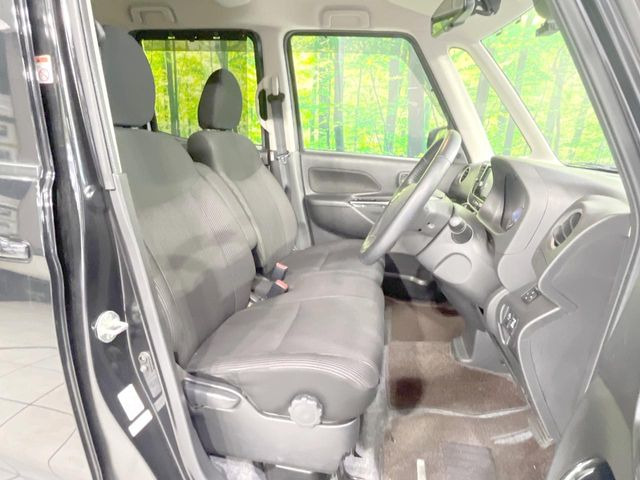 運転席シート廻りは使用感も少なく、良好な状態となっています。丁寧に使われていたことがよくわかりますね。