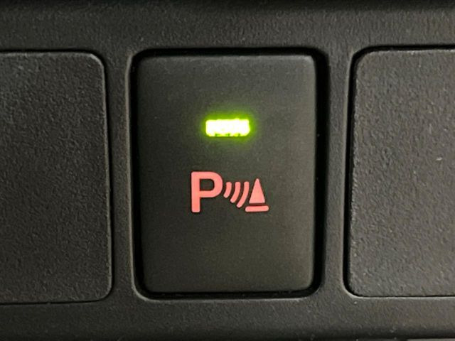【クリアランスソナー】バンパーに付いたセンサーが障害物を検知!一定の距離に近づくとアラートで教えてくれます♪狭い駐車スペースや車庫入れ時も安心ですね☆