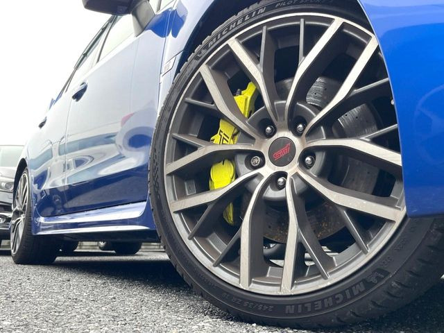 【純正19インチアルミホイール】外観にマッチした純正アルミホイールを装着しております。各種社外アルミホイールや、スタッドレスタイヤも取扱いしております。是非ご相談ください♪