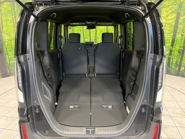 後席を格納すると、これだけの広さが!シーンに合わせたシートアレンジで、大きな荷物も積むことが出来ます♪
