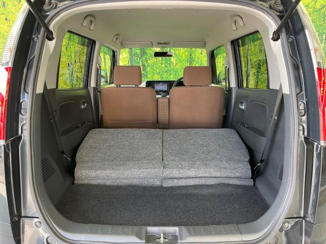 普段のお買い物や通勤、送迎等に十分な荷室スペースを確保しております。セカンドシートを倒すと、大きな荷物の積載も可能です♪