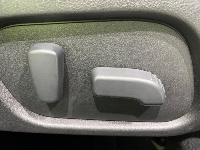 【パワーシート】スイッチ一つで簡単にシートの微調整が可能!電動だから力もいりません!快適なシートポジションにセットして、快適なドライブをお楽しみください。
