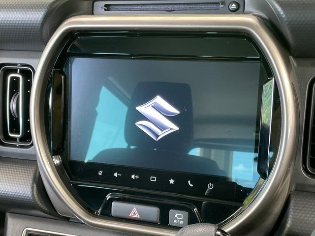 【メーカー9型ナビ】インテリアに溶け込むスタイリッシュな「専用設計」メーカーナビを装備♪視認性や操作性など基本性能にも優れ、より上質なカーライフをお楽しみいただけます。