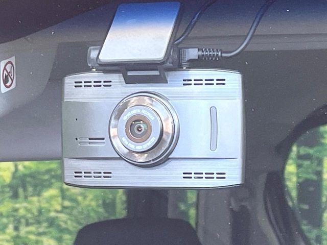 【ドライブレコーダー】ドライブレコーダー装備!走行中はもちろん、あおり運転や事故に遭遇した際、映像で記録し、万一のリスクに備えます。※記録用SDカードはお客様ご自身でご準備いただく必要があります。