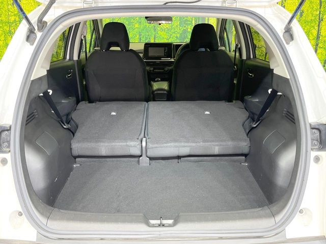 普段のお買い物や通勤、送迎等に十分な荷室スペースを確保しております。セカンドシートを倒すと、大きな荷物の積載も可能です♪