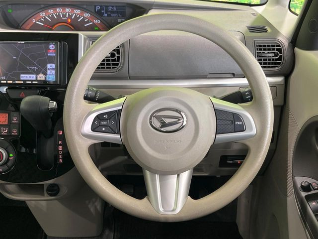 インテリアに合わせたデザインのステアリングは、運転される方のことも考え、運転しやすい形状、大きさです。是非一度、実際に触ってお確かめください。