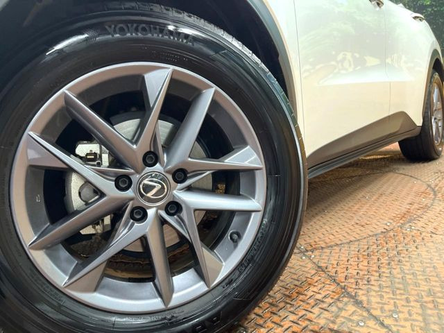 �y�����A���~�z�C�[���z�O�ςɃ}�b�`���������A���~�z�C�[���𑕒����Ă���܂��B�e��ЊO�A���~�z�C�[����A�X�^�b�h���X�^�C�����戵�����Ă���܂��B���񂲑��k����������