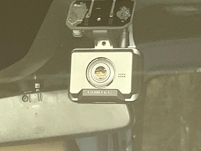 【ドライブレコーダー】ドライブレコーダー装備!走行中はもちろん、あおり運転や事故に遭遇した際、映像で記録し、万一のリスクに備えます。※記録用SDカードはお客様ご自身でご準備いただく必要があります。