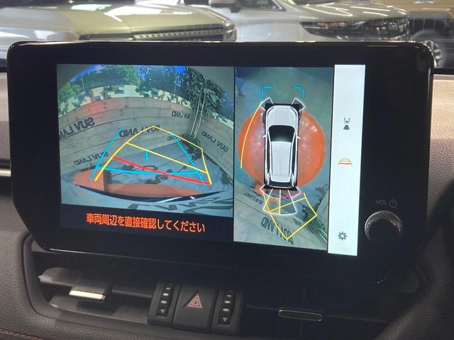 【パノラミックビューモニター】専用のカメラにより、上から見下ろしたような視点で360度クルマの周囲を確認することができます☆死角部分も確認しやすく、狭い場所での切り返しや駐車もスムーズに行えます。