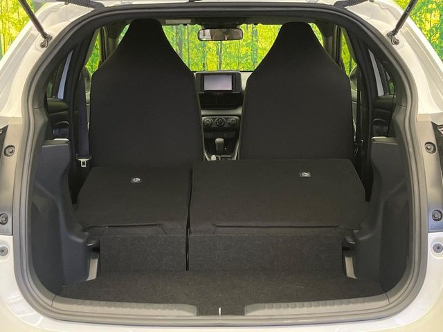 普段のお買い物や通勤、送迎等に十分な荷室スペースを確保しております。セカンドシートを倒すと、大きな荷物の積載も可能です♪