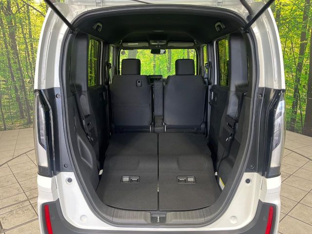 普段のお買い物や通勤、送迎等に十分な荷室スペースを確保しております。セカンドシートを倒すと、大きな荷物の積載も可能です♪