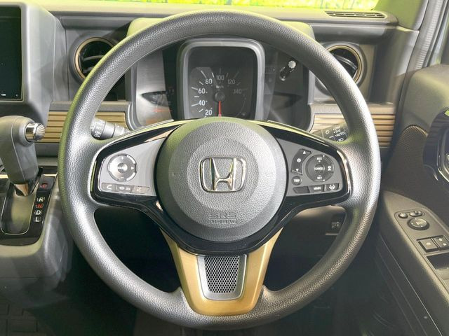 【ステアリングスイッチ】運転中、前方から目線をそらすことなく、オーディオ等の操作が可能な便利機能!安心&快適なドライブを演出してくれます♪