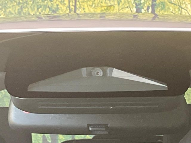 【トヨタセーフティセンス】走行中に前方の車両等を認識し、衝突しそうな時は警報とブレーキで衝突回避と被害軽減をアシスト。より安全にドライブをお楽しみいただけます。