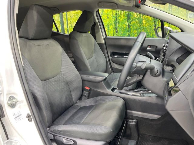運転席シート廻りは使用感も少なく、良好な状態となっています。前オーナー様が丁寧に使っていたことがよくわかりますね。