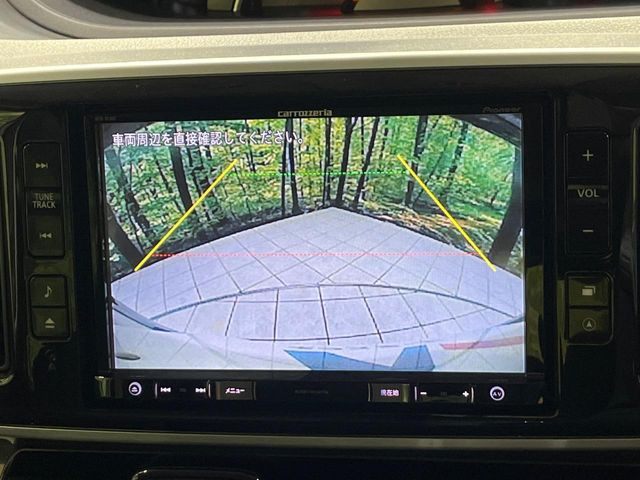【バックカメラ】駐車時に後方がリアルタイム映像で確認できます。大型商業施設や立体駐車場での駐車時や、夜間のバック時に大活躍!運転スキルに関わらず、今や必須となった装備のひとつです!