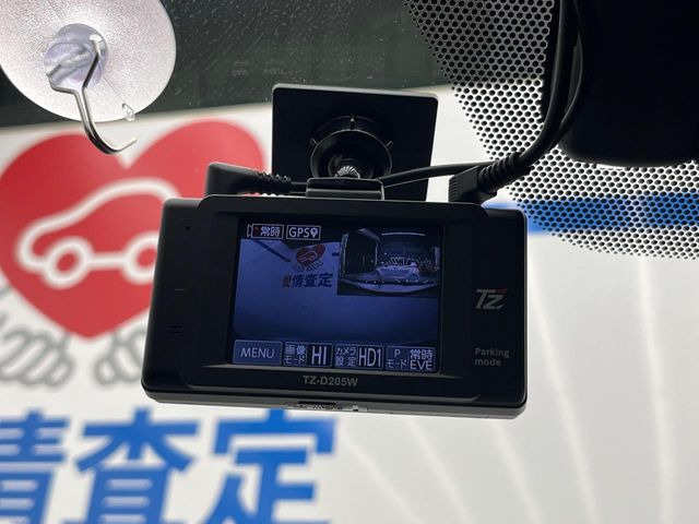 【ドライブレコーダー】ドライブレコーダー装備!走行中はもちろん、あおり運転や事故に遭遇した際、映像で記録し、万一のリスクに備えます。※記録用SDカードはお客様ご自身でご準備いただく必要があります。
