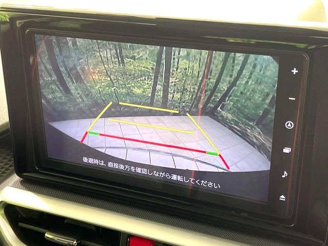 【バックカメラ】駐車時に後方がリアルタイム映像で確認できます。大型商業施設や立体駐車場での駐車時や、夜間のバック時に大活躍!運転スキルに関わらず、今や必須となった装備のひとつです!