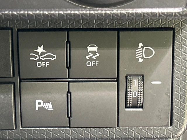 【スマートアシスト】走行中に前方の車両等を認識し、衝突しそうな時は警報とブレーキで衝突回避と被害軽減をアシスト。より安全にドライブをお楽しみいただけます。