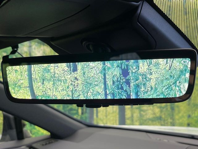 【デジタルインナーミラー】後席の大きな荷物や同乗者で後方が確認しづらい時でも安心!カメラが撮影した車両後方の映像をルームミラー内に表示。クリアな視界で状況の確認が可能です!