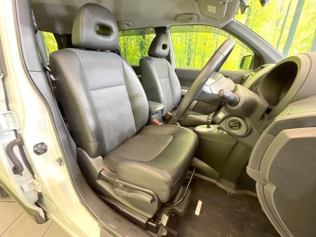 運転席シート廻りは使用感も少なく、良好な状態となっています。丁寧に使われていたことがよくわかりますね。