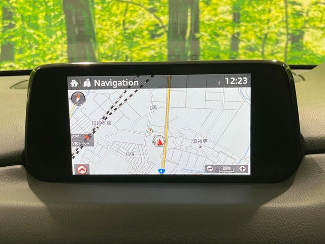 【マツダコネクトナビ】車内の雰囲気にマッチした一体型タイプのナビ。各種車輌設定やBluetooth再生等、様々な機能が楽しめます。直感的なダイヤル操作が可能で、使い勝手も良好です。