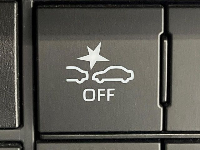 【スマートアシスト】走行中に前方の車両等を認識し、衝突しそうな時は警報とブレーキで衝突回避と被害軽減をアシスト。より安全にドライブをお楽しみいただけます。
