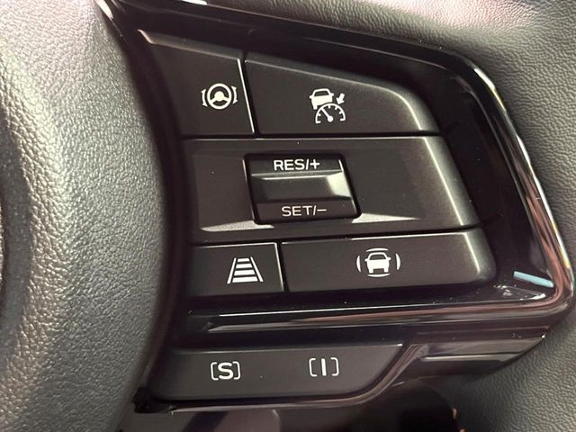 【全車速追従機能付クルーズコントロール】高速道路での長距離走行が楽に!!自動で速度を保つクルーズコントロールが、衝突軽減システムと連携し、前方の車両を感知して車間を保つように速度調節してくれます!!