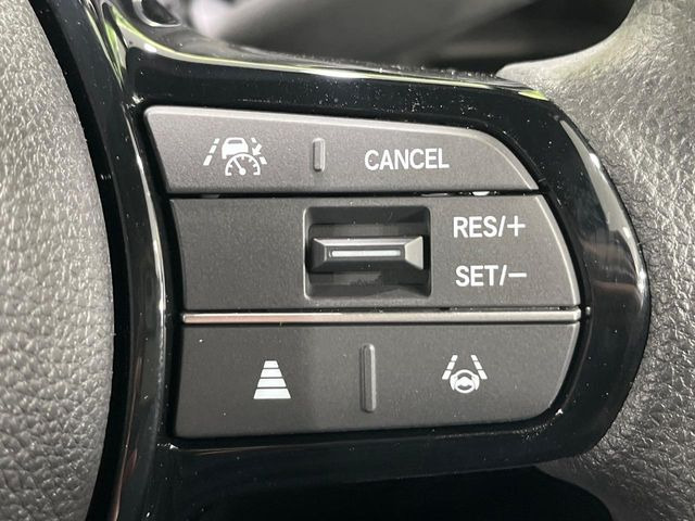 【アダプティブクルーズコントロール】高速道路での長距離走行が楽に!!自動で速度を保つクルーズコントロールが、衝突軽減システムと連携し、前方の車両を感知して車間を保つように速度調節してくれます!!