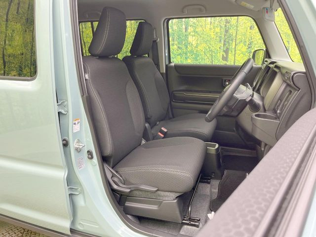 運転席シート廻りは使用感も少なく、良好な状態となっています。丁寧に使われていたことがよくわかりますね。