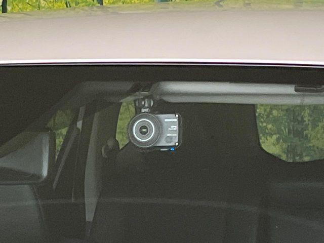 【ドライブレコーダー】ドライブレコーダー装備!走行中はもちろん、あおり運転や事故に遭遇した際、映像で記録し、万一のリスクに備えます。※記録用SDカードはお客様ご自身でご準備いただく必要があります。