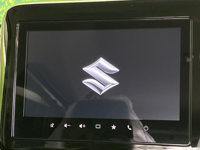 【9型メーカー純正ナビ】インテリアに溶け込むスタイリッシュな「専用設計」メーカーナビを装備♪視認性や操作性など基本性能にも優れ、より上質なカーライフをお楽しみいただけます。