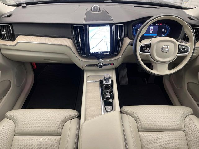 XC60B5 AWD インスクリプション 4WD