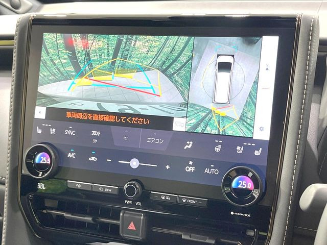 【パノラミックビューモニター】専用のカメラにより、上から見下ろしたような視点で360度クルマの周囲を確認することができます☆死角部分も確認しやすく、狭い場所での切り返しや駐車もスムーズに行えます。