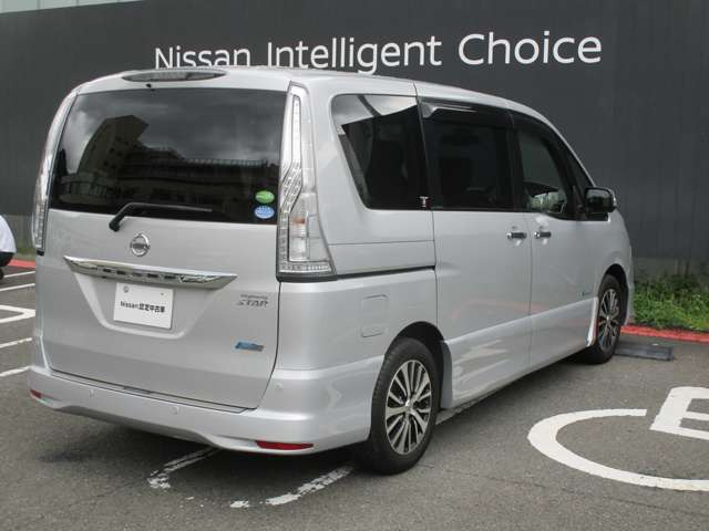 セレナ2.0 ハイウェイスター S-HYBRID アドバンスドセーフティパッケージ
