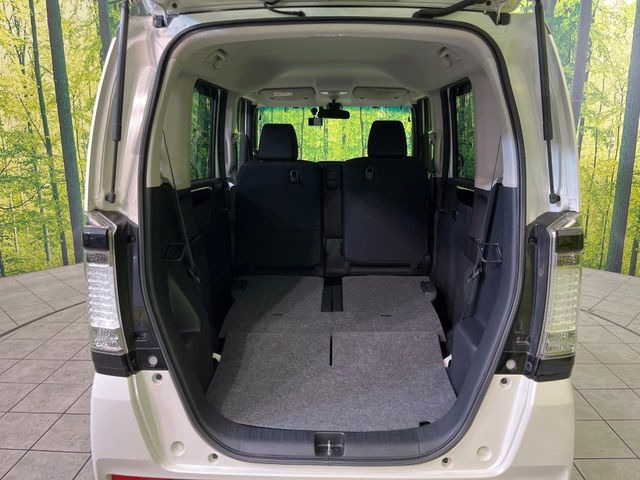 積み下ろしのしやすいデッキにはたっぷりと荷物を積み込んでいただけます。遊びから仕事まで、様々なシーンで頼れます♪