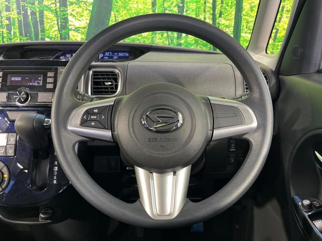 インテリアに合わせたデザインのステアリングは、運転される方のことも考え、運転しやすい形状、大きさです。是非一度、実際に触ってお確かめください。