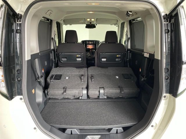 普段のお買い物や通勤、送迎等に十分な荷室スペースを確保しております。セカンドシートを倒すと、大きな荷物の積載も可能です♪