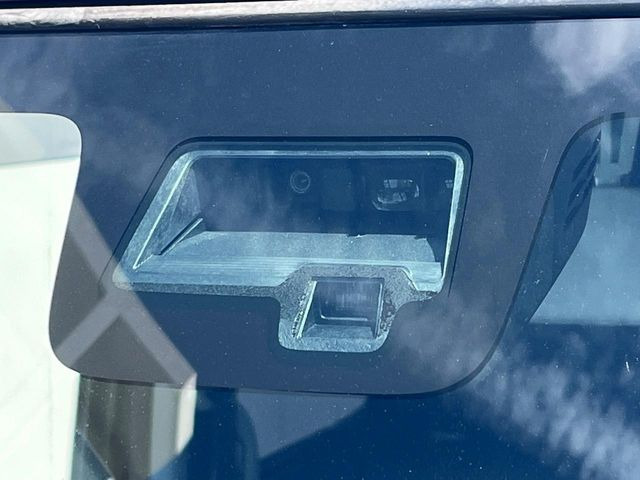 【スズキ セーフティサポート】走行中に前方の車両等を認識し、衝突しそうな時は警報とブレーキで衝突回避と被害軽減をアシスト。より安全にドライブをお楽しみいただけます。