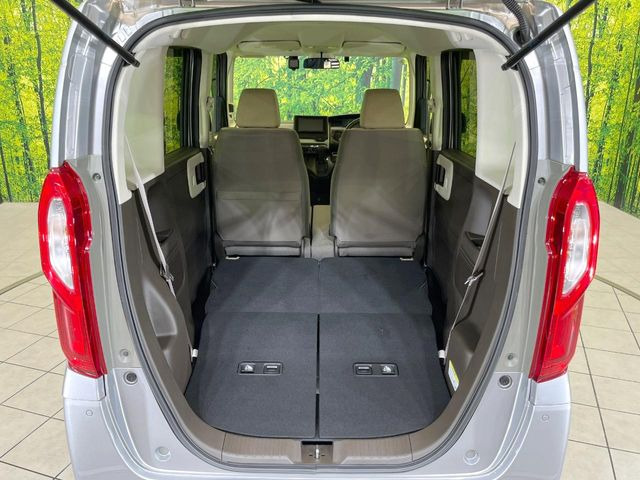 普段のお買い物や通勤、送迎等に十分な荷室スペースを確保しております。セカンドシートを倒すと、大きな荷物の積載も可能です♪