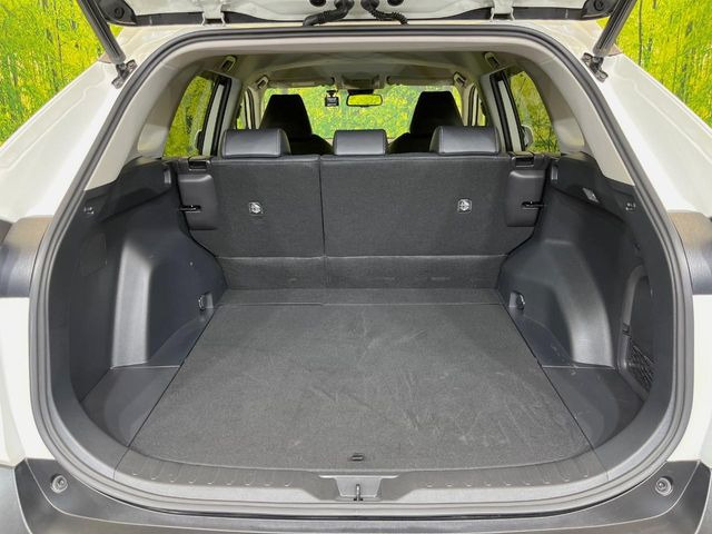 【パワーバックドア】スマートキーや運転席のボタンを押すだけでリアゲートが自動で開閉します!荷物を持っている時や、高い位置にあるバックドアを閉める際に便利な機能です♪