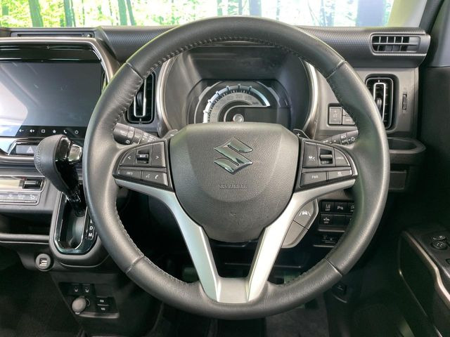 【純正革巻きステアリング】上質な革を使用することで、手にしっかり馴染みとても運転しやすいハンドルです♪