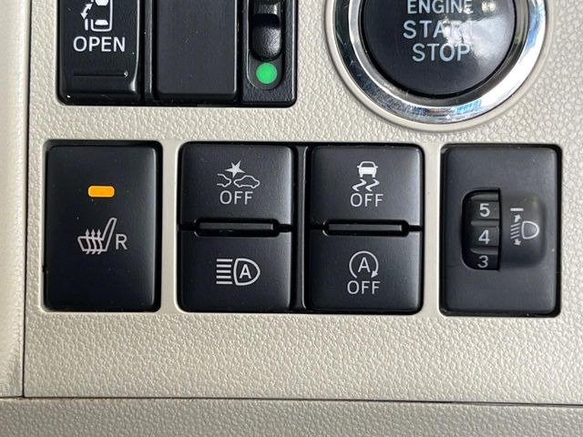 【シートヒーター】寒い日に重宝するシートヒーター!エアコンより早く温まってくれるので寒がりの人も安心ですね♪エアコンの温風は乾燥するから苦手、という方にもをおすすめです。