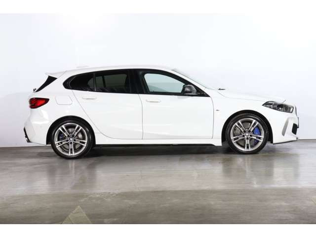 1シリーズM135i xドライブ 4WD
