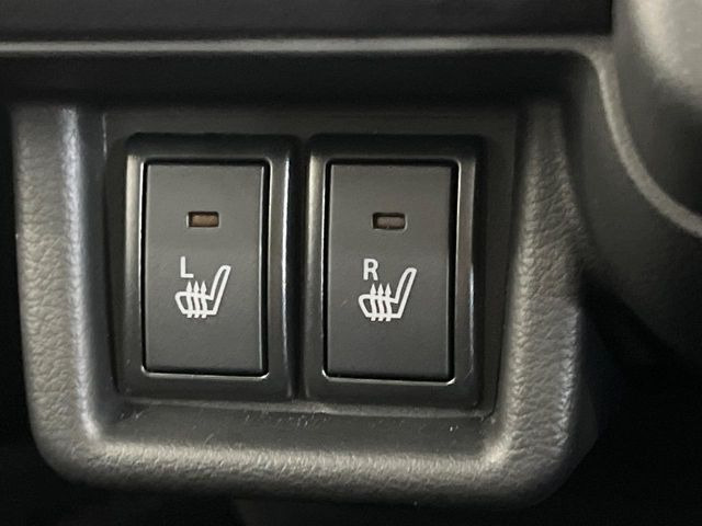 【シートヒーター】寒い日に重宝するシートヒーター!エアコンより早く温まってくれるので寒がりの人も安心ですね♪エアコンの温風は乾燥するから苦手、という方にもをおすすめです。