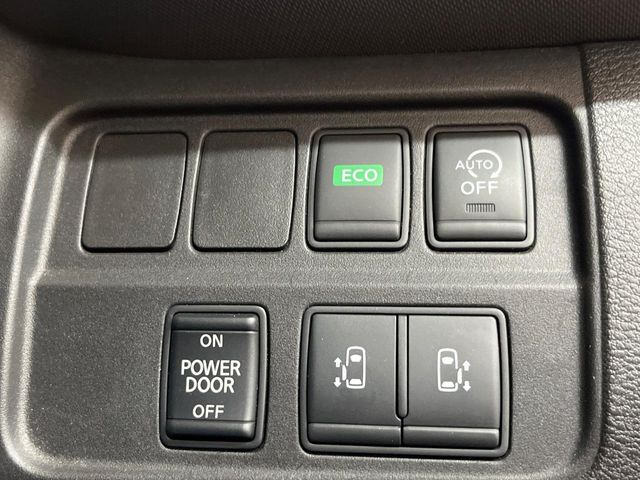 【両側パワースライドドア】スマートキーや運転席のスイッチで後席両側スライドドアの開閉が可能♪電動だから力を入れてドアを開ける必要が無く、小さなお子様でも簡単に開け閉めでき快適です♪