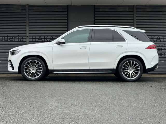 エアサスペンション(車内のスイッチで車高を上げる事が出来ます)・ルーフレール。