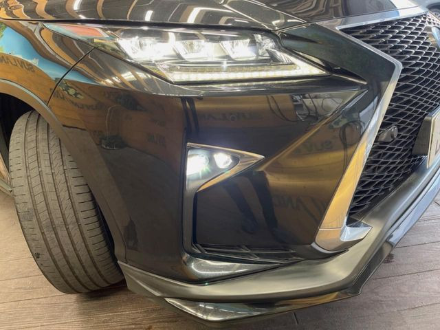 【シーケンシャルターンランプ付きLEDヘッドライト】人気の『流れるウィンカー』付きのLEDヘッドライトを装備♪高級感はもちろん、点灯時は存在感たっぷりで他車からも認識されやすく安心です。